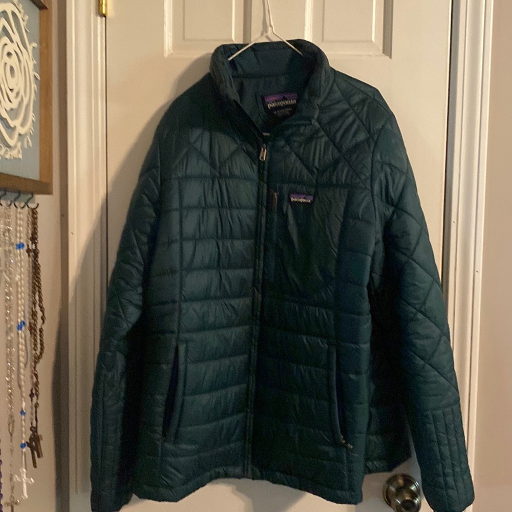 Patagonia womens XL puffer jacket. Like New. Green.